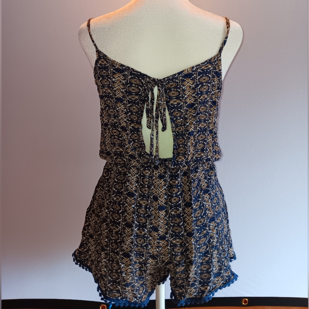 Romper size small - Picture 2 of 3